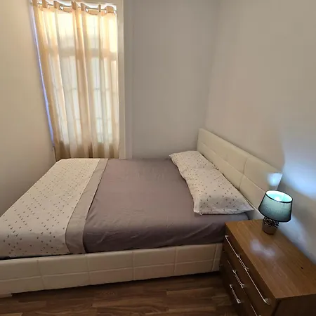 Quarto em Acomodações Particulares Campeao De Fabulas Lda Lisboa